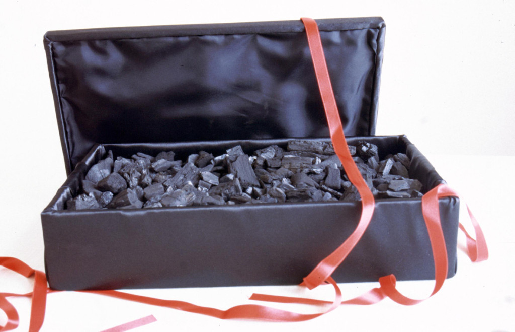 (2001, mixed media, box 43x25,12,5cm, etc.)