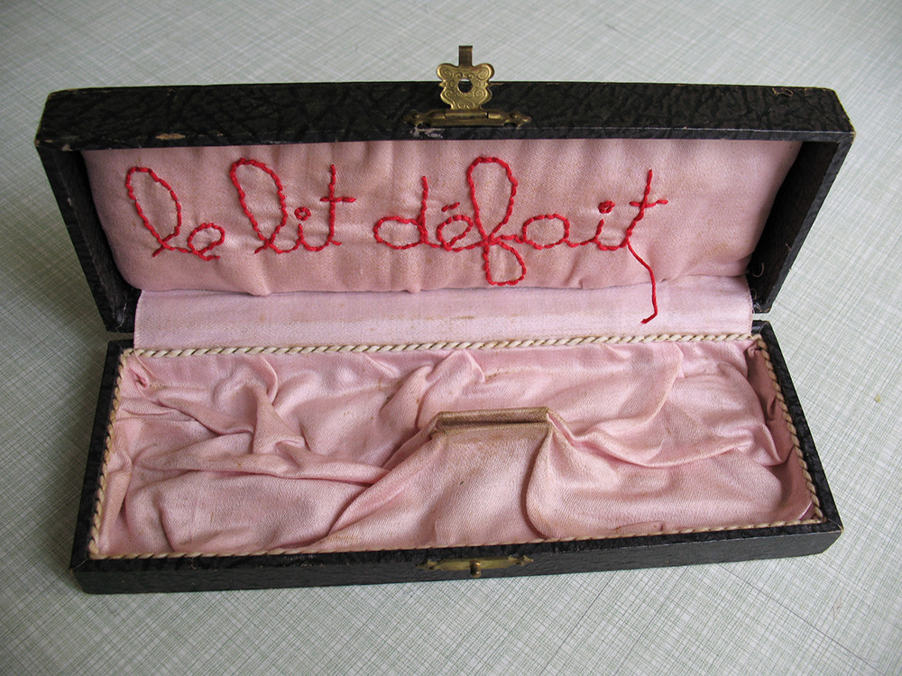 le lit défait / the undone bed / das ungemachtes Bett (pink, 2013 / private collection)