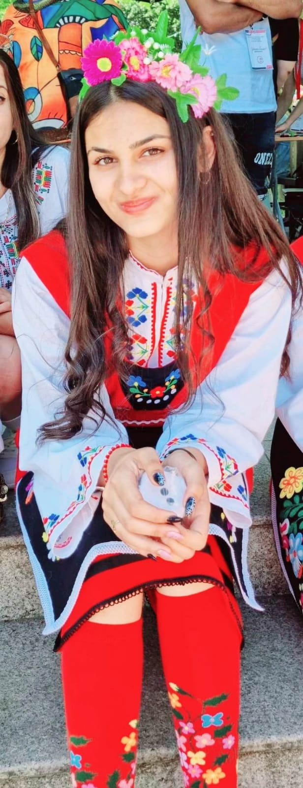 Gergana in traditioneller bulgarischer Tracht