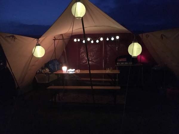 Vergrote Zilvermeeuw met bijzet tent op camping stortemelk - De website van  zilvermeeuwstortemelk!