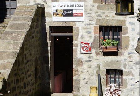 Boutique d'artisanat d'art rue des Nobles à Salers