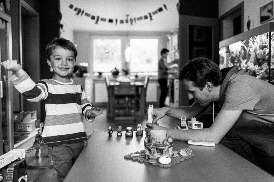 Neugeborenenfotos Homestory Lifestyle Fotografie Reportage Familienfotografie Photography Zwickau Hebamme Lichtbildkuenstlerei Rettke Hochzeit Kinderbilder Geschwisterfotos Chemnitz Zittau Erfurt Jena Leipzig Dresden Bautzen Newborn Baby Schwangerschaft