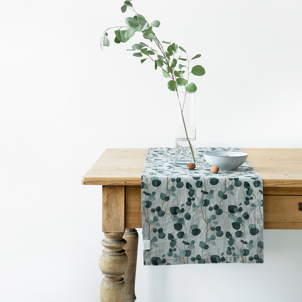 313/Eucalyptus on natural