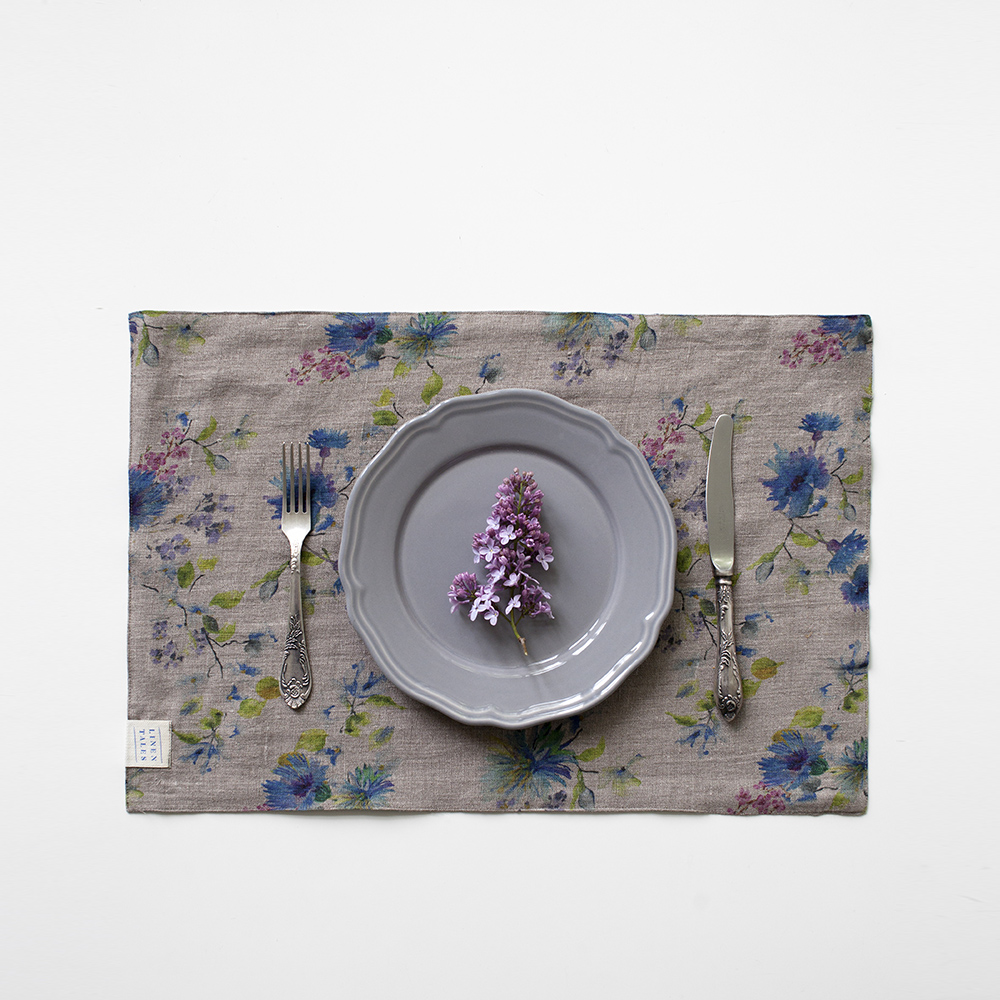 303/Flower on natural