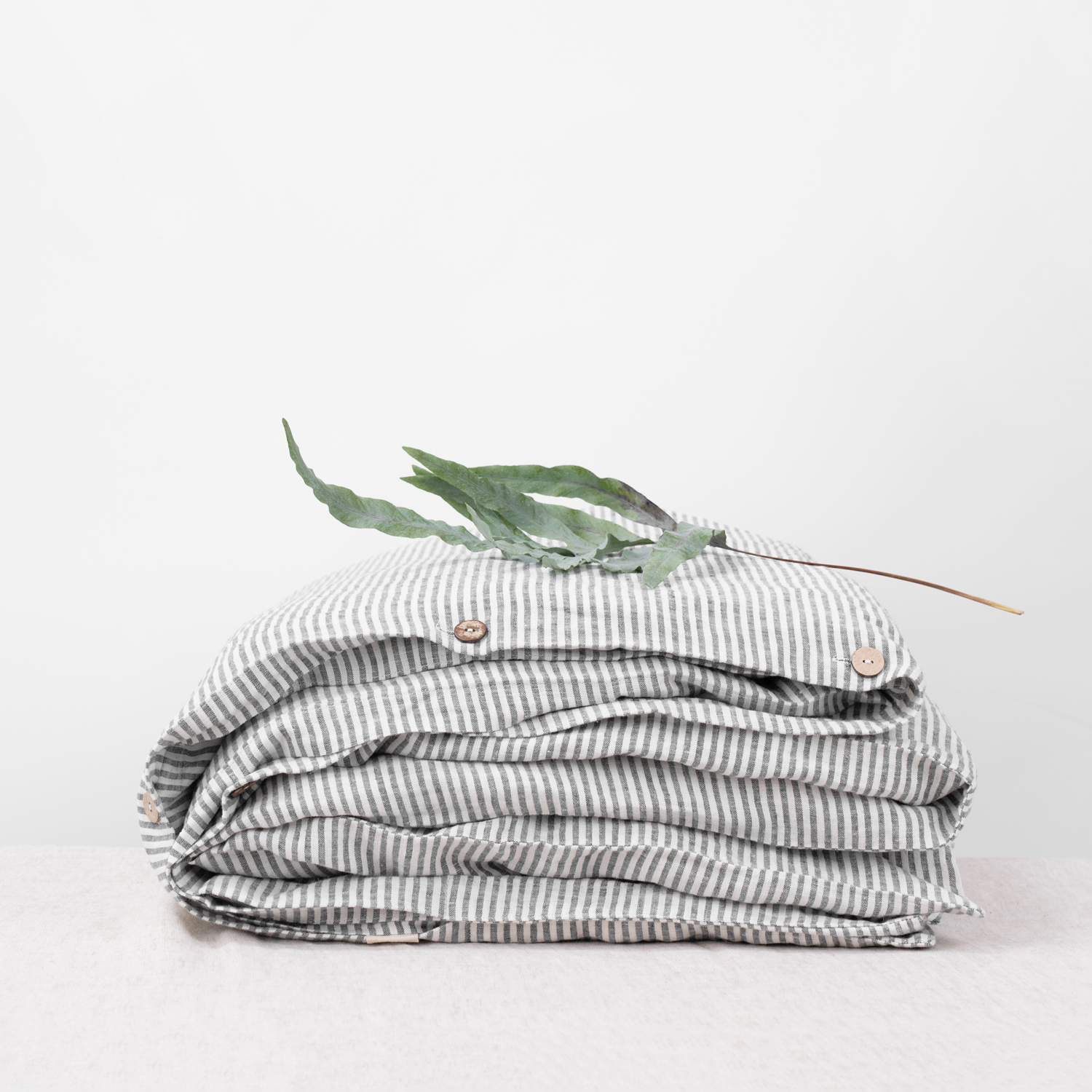 297/Black thin stripe