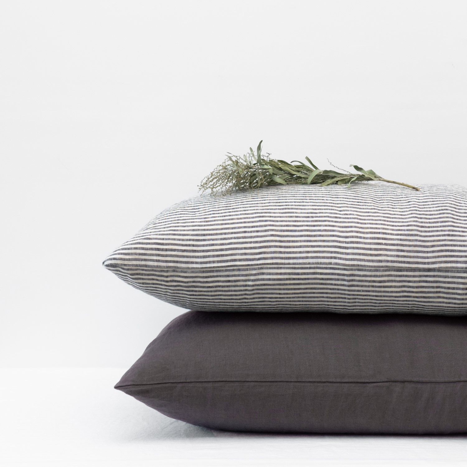 Black thin st- Dark gray