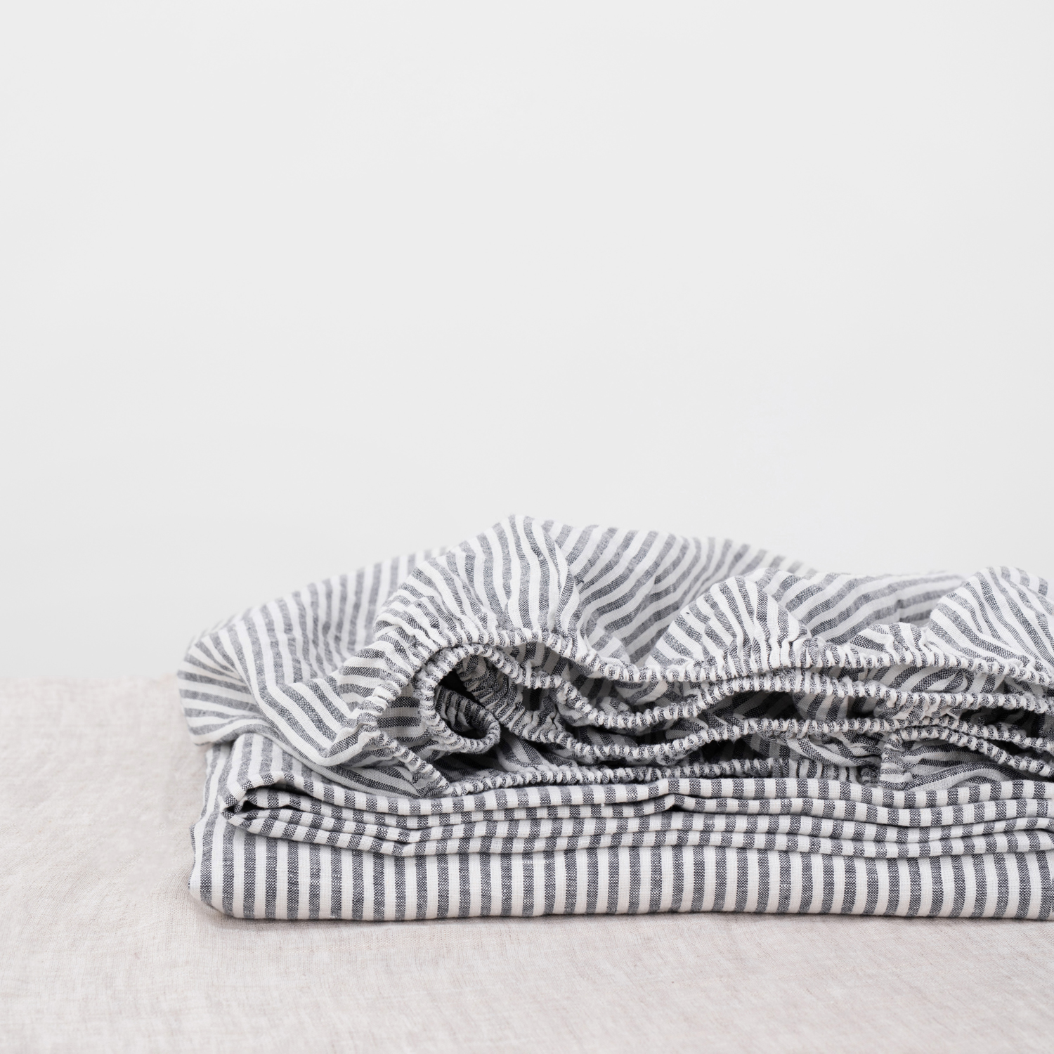 297/Black thin stripe