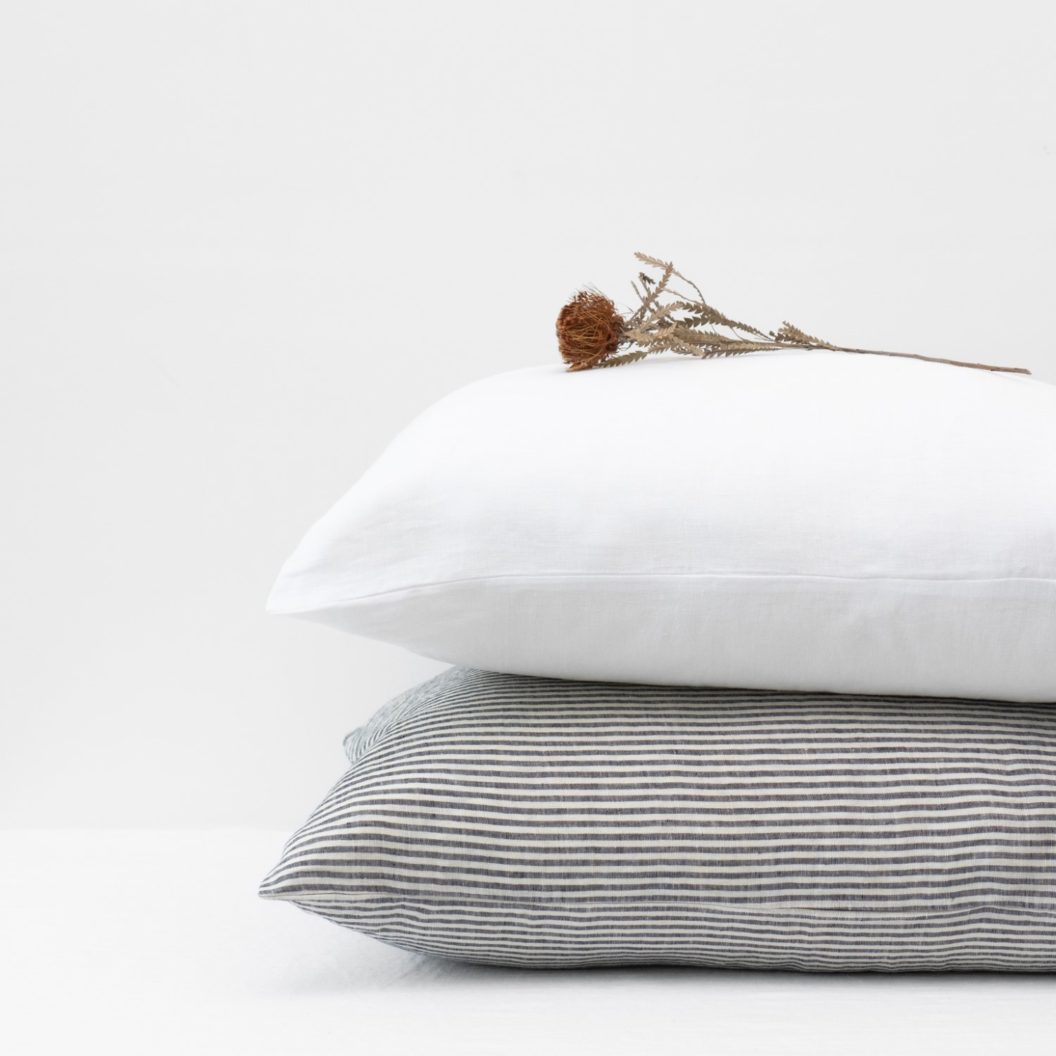 White- Black thin st