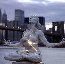 ¨there is a crack in everything - that's where the light shines in¨ (Leonard Cohen)