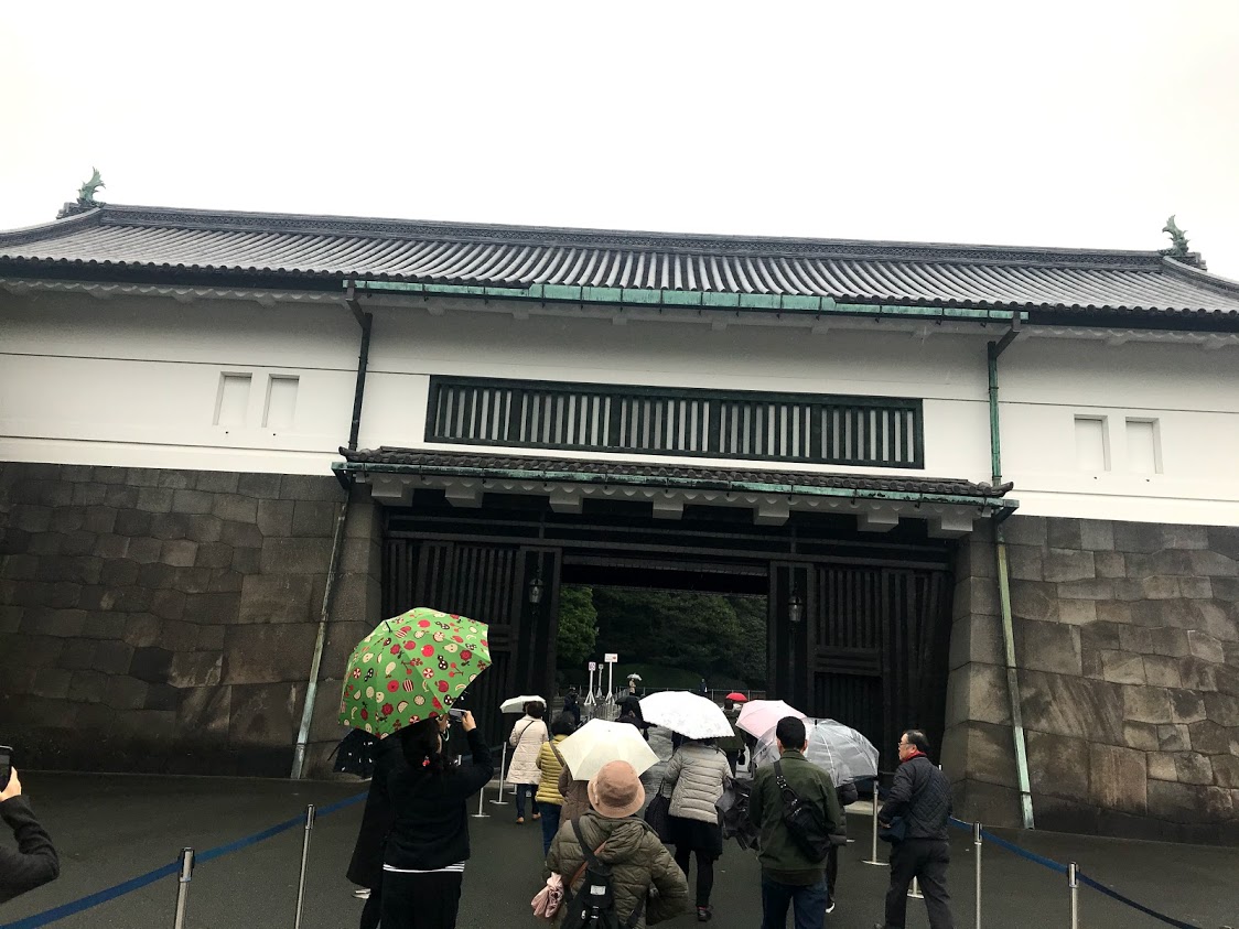 いざ坂下門へ