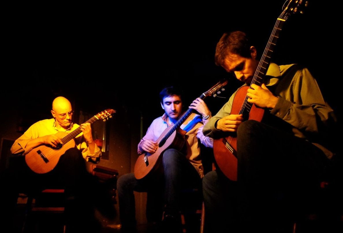 16 de noviembre de 2014, Tallar el aire durante su actuación en el Centro Cultural El Espiral. De izquierda a derecha: Marcelo Coronel, Josué Guiñazú y Hernán Visintín