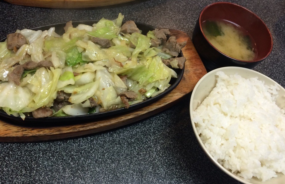 447 鉄板王 空港東店 ★焼肉鉄板1.5人盛り★ ボタグル福岡 447 鉄板王 空港東店 ★焼肉鉄板1.5人盛り★ ボタグル福岡