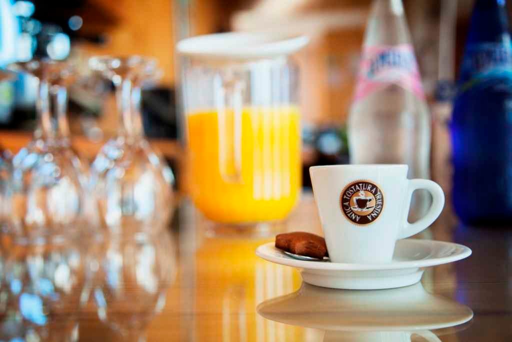 Freshly squeezed orange juice, mineral water and coffee at the breakfast buffet