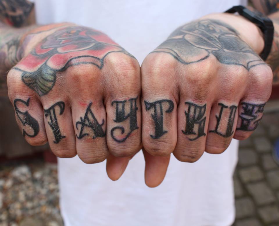 "Sta True" tätowiert von Burns Seiken bei TNT in Marl   Tattoo done by Burns Seiken