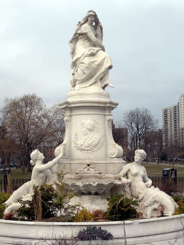 lorelei-fountain-in-bronx