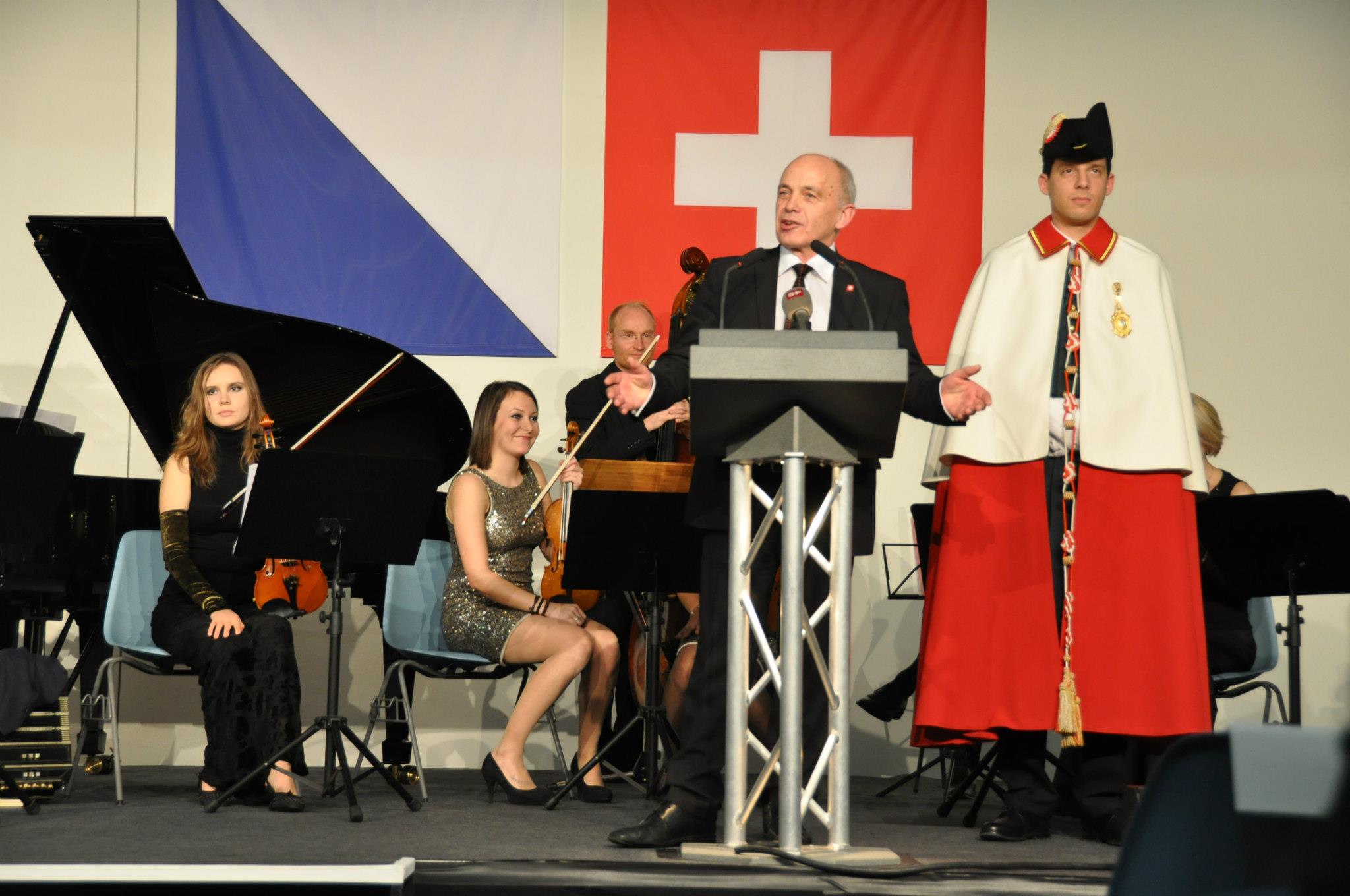 Ueli Maurer - Wahlfeier (Landesmuseum Zürich) 13.12.2012. K.Timokhina 1-Violine (Auf dem Foto-Links)