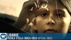 Screenshot tratto dal videoclip ufficiale del brano.