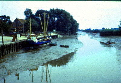 Außensiel Strohausen- Fischkutter des letzten Fischers aus Strohausen, Hans Hashargen aus einer alten Fischerfamilie (Juli 1971)