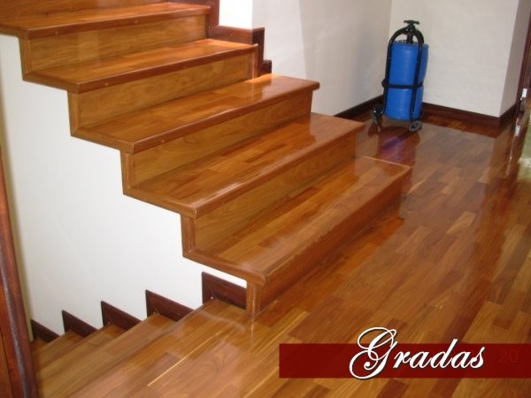 Gradas - Pisos de madera en Guatemala, laminados y de ingeniería