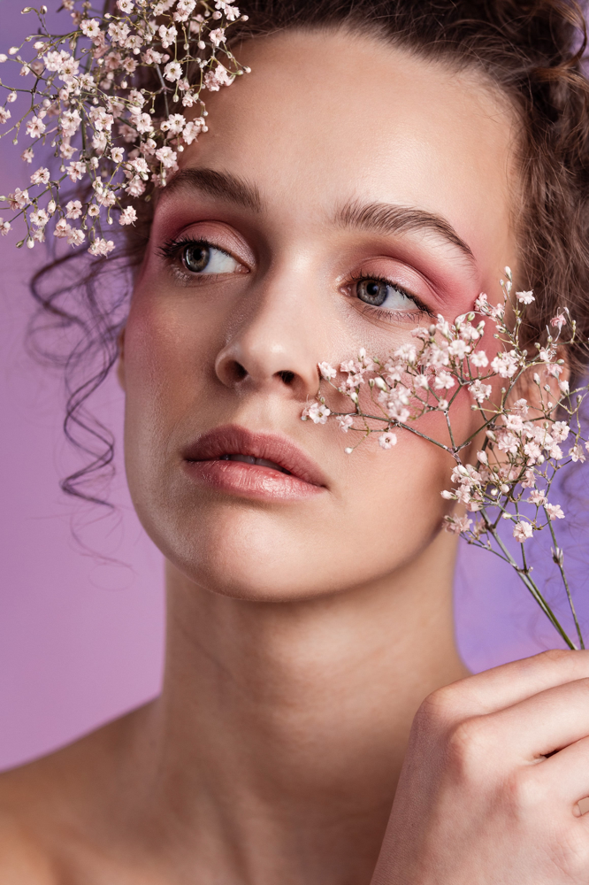 Hair & Make-up Artist für Editorial Beauty Shooting – präzises Make-up im Close-up