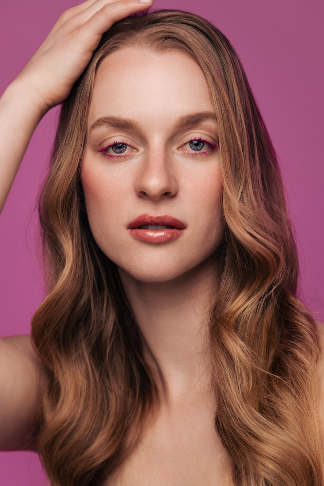 Hair & Make-up Artist für Editorial Beauty Shooting – präzises Make-up im Close-up