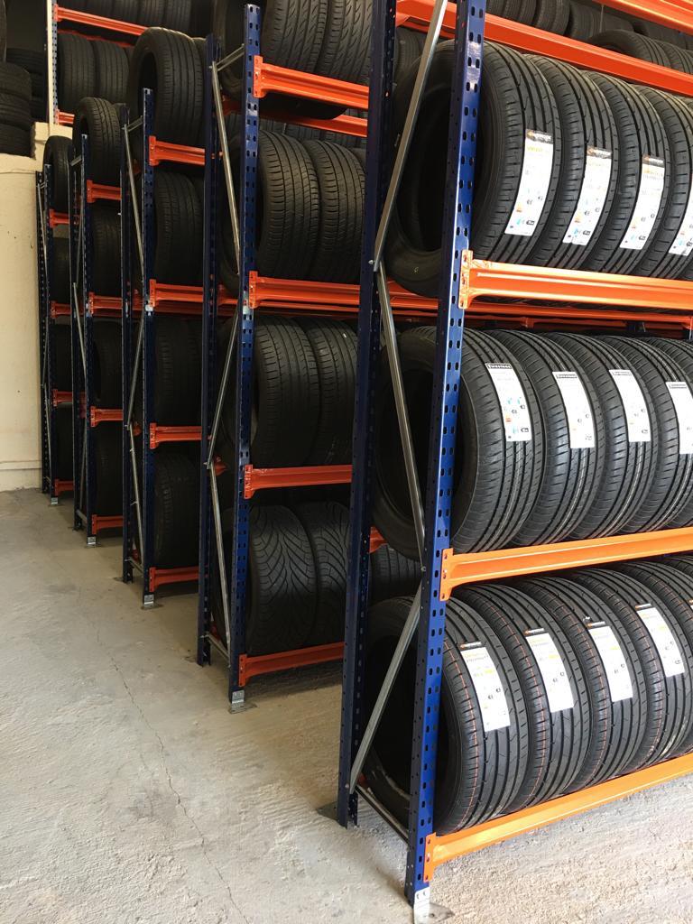 Rack à pneus dans le Gers