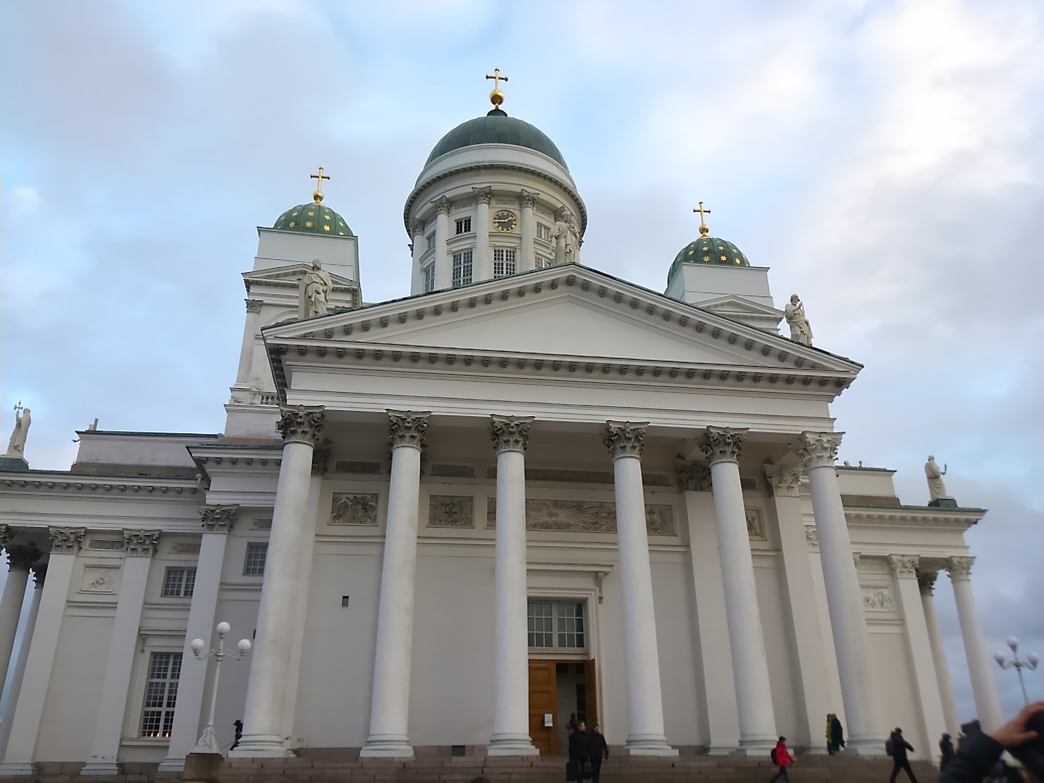 ヘルシンキ大聖堂。街の中心に堂々とそびえ立つ。