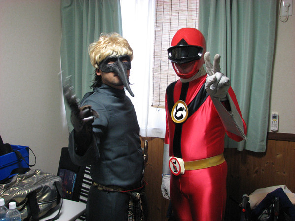 ドテレンジャーのすずめレッドと雑草軍団ヤブカーン