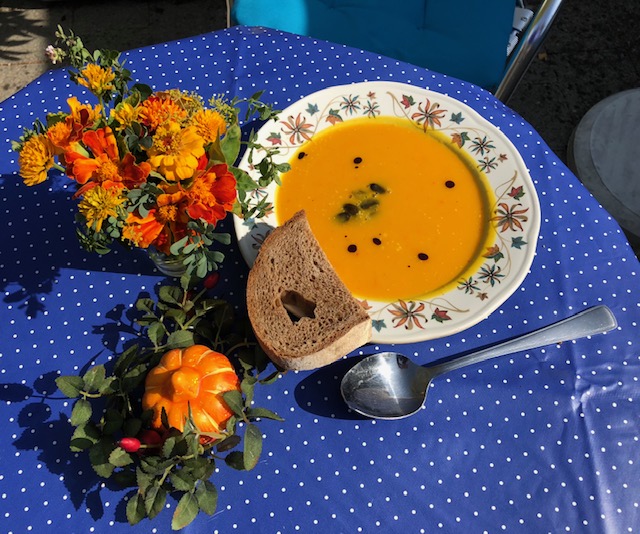 Roland's begehrte Kürbissuppe schmeckt allen