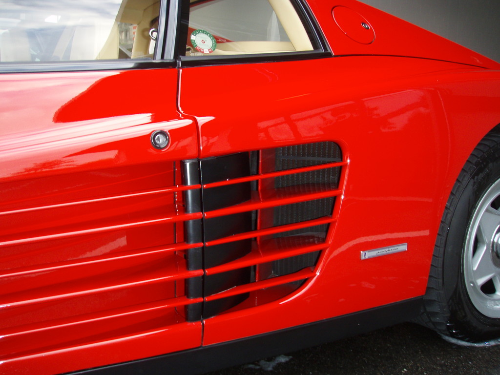 FERRARI TESTAROSSA