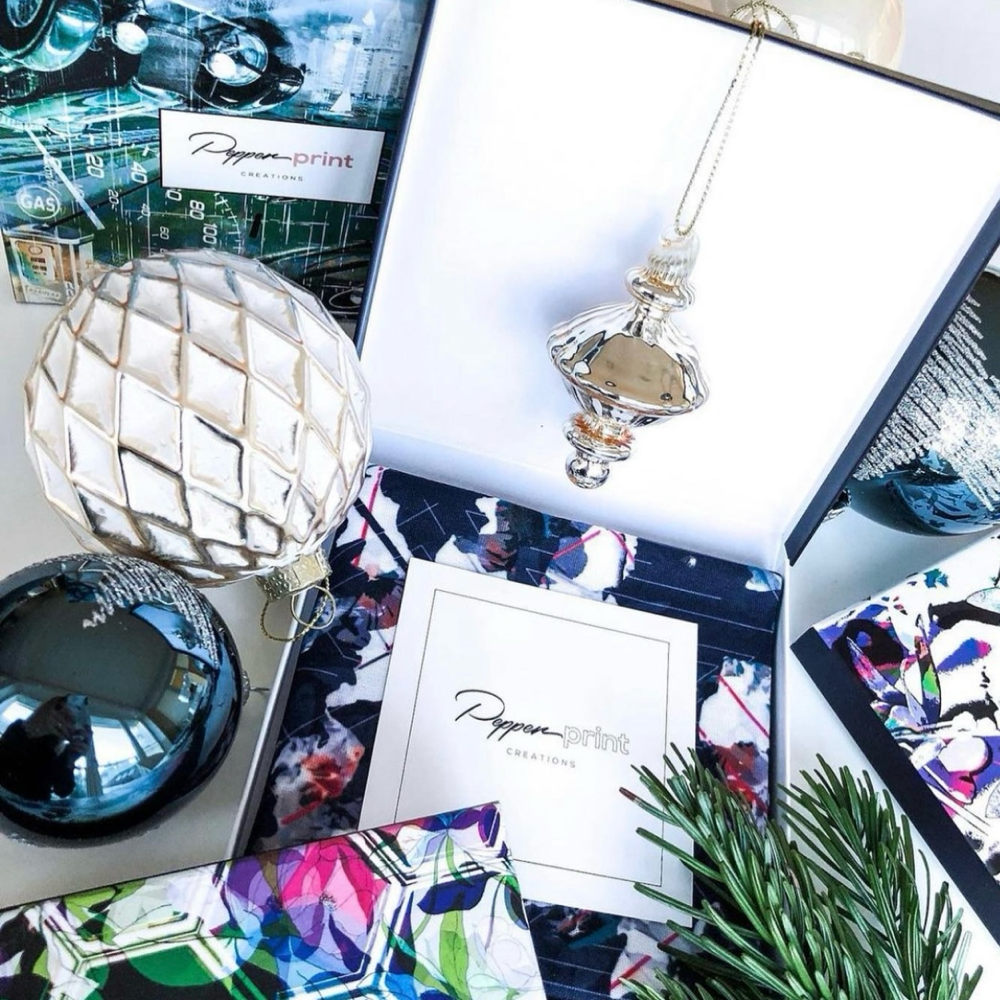 Loop Schals in Geschenkbox mit Weihnachtskugeln