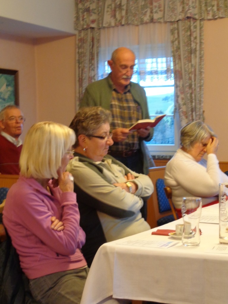 Adventfeier beim Rieglwirt - Helmut liest Gedichte