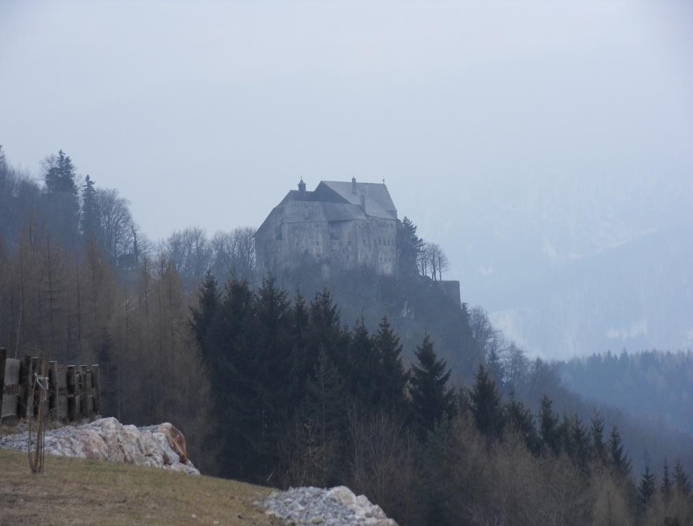 erster Blick auf Burg Altpernstein