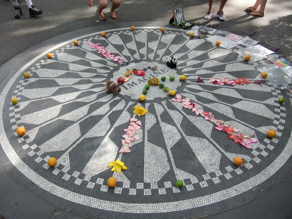Gedenkstätte für John Lennon (da gibts auch noch ein seeehr lustiges Video zu ;D)