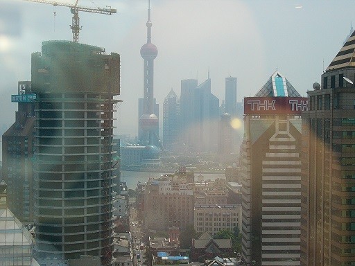 Blick aus dem Hotel zum Pearl Tower