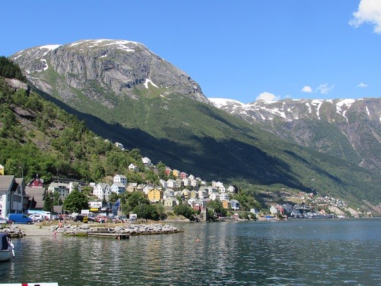 Odda, ein kleiner Ort, schön am Hang gelegen