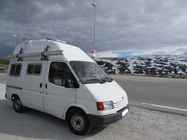 Auf der Hochebene vor Roldal, Pause im Schnee