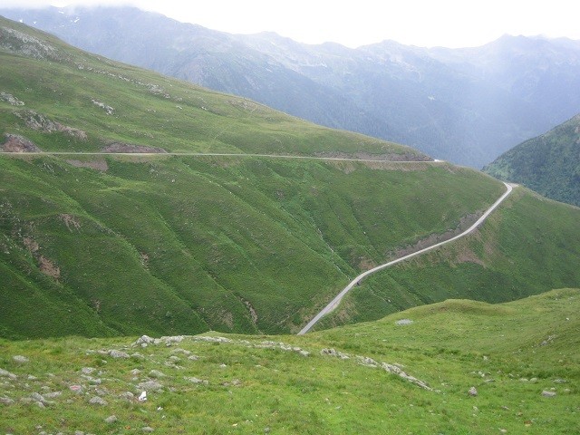 Auffahrt Penserjoch vom Gipfel aus gesehen