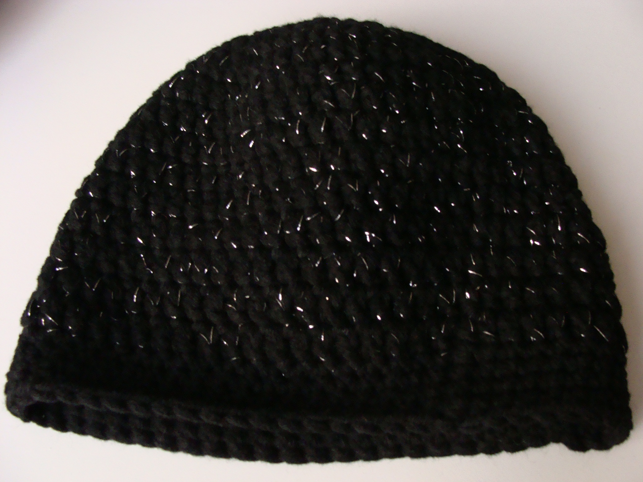 Kappe schwarz mit Silberfaden (myboshi Nr. 1), verkauft
