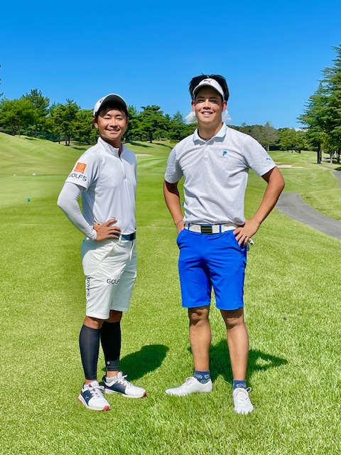 受講者瀧田和司さん（右）、プロキャディ井野洋輔さん（左）