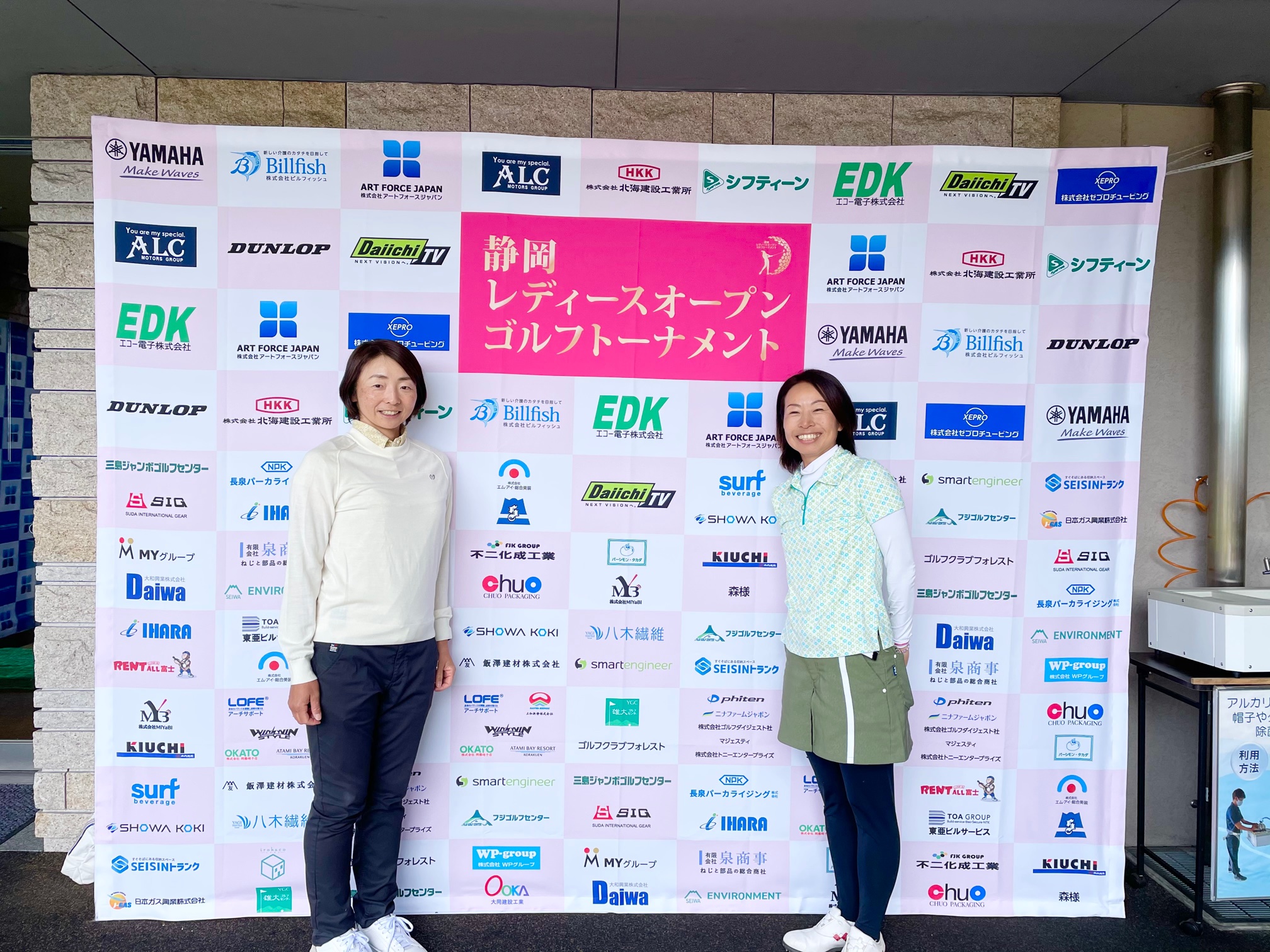 高木亜希子プロ(左）、いつも大変お世話になっております上原紫プロ(右）