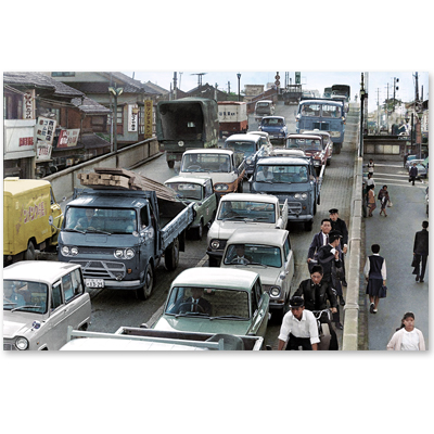 1966（昭和41）年9月、金沢市中橋陸橋