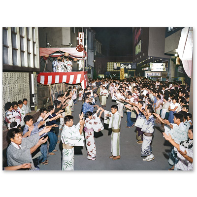 1963（昭和38）年8月8日、金沢市香林坊映画館街