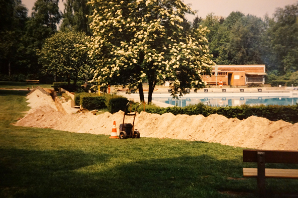 April 1989