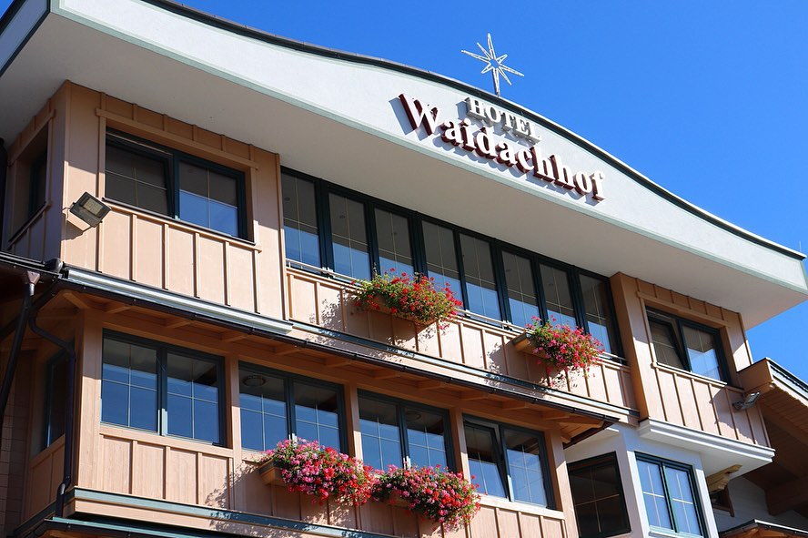 Ansicht Hotel Waidachhof von unten nach oben