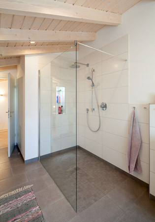 Bathrooms ins luxurious flat pack home from Stommel Haus