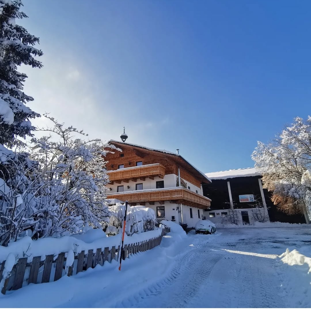 #Schusterbauer, #Koppl, #UrlaubamBauernhof, #Fuschlseeregion, #Schmitzberger, #Winter, #Schnee, #Advent, #Wintersonne, #Bauernhof