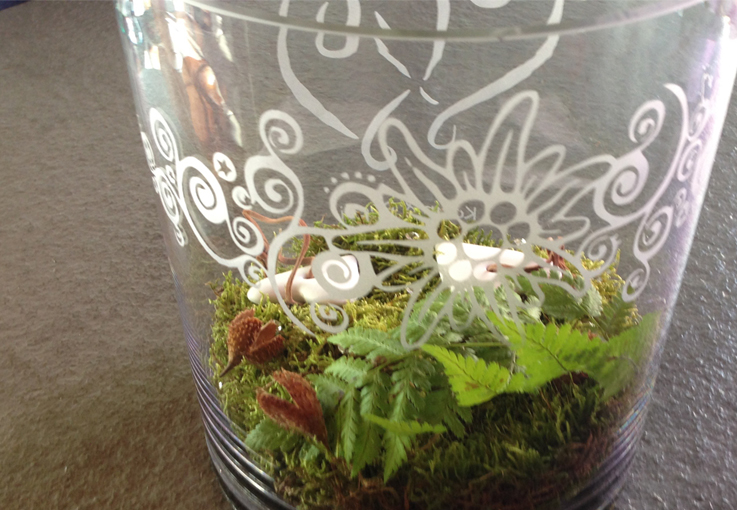 Glas-Vase sandgestralht