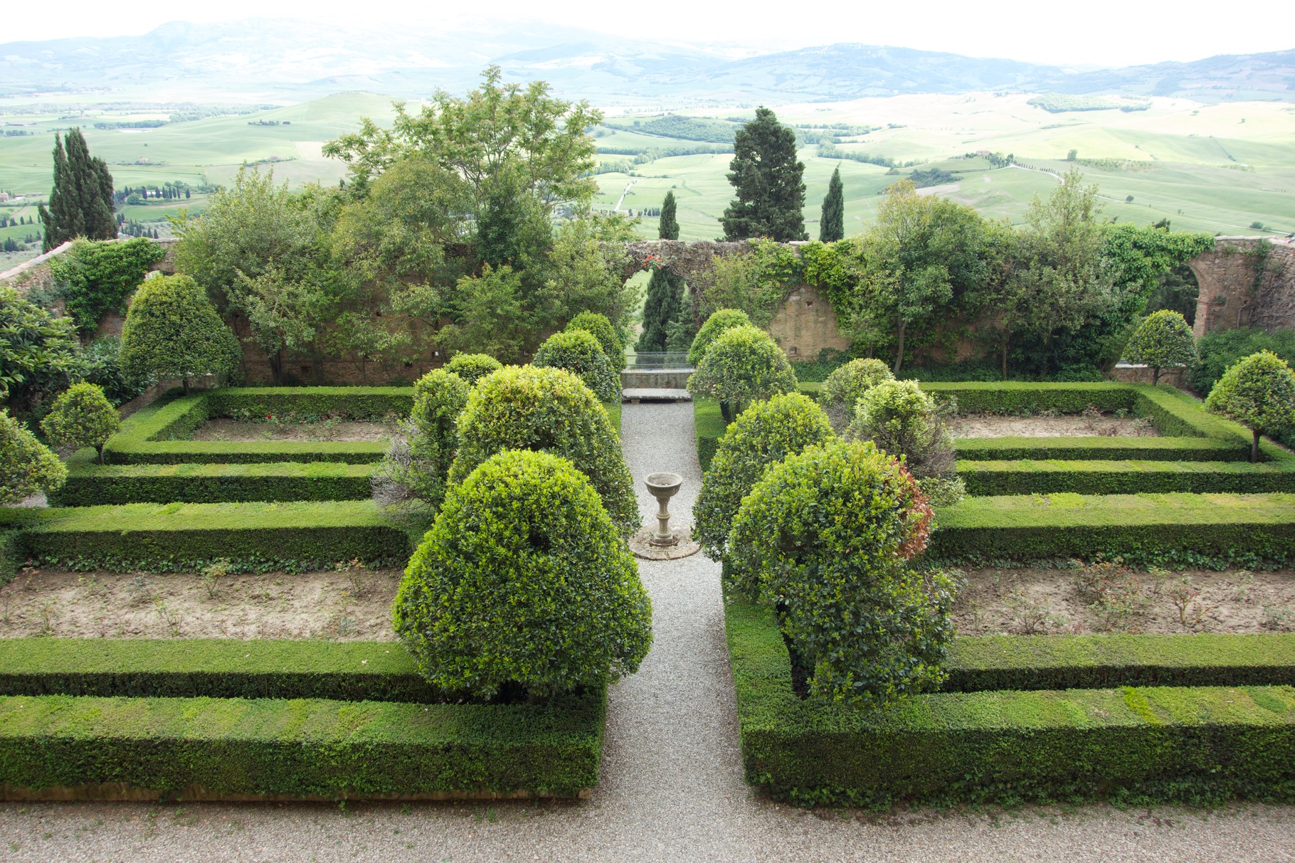 ...und gezähmte. Hier der Garten des Papstpalastes in Pienza.  