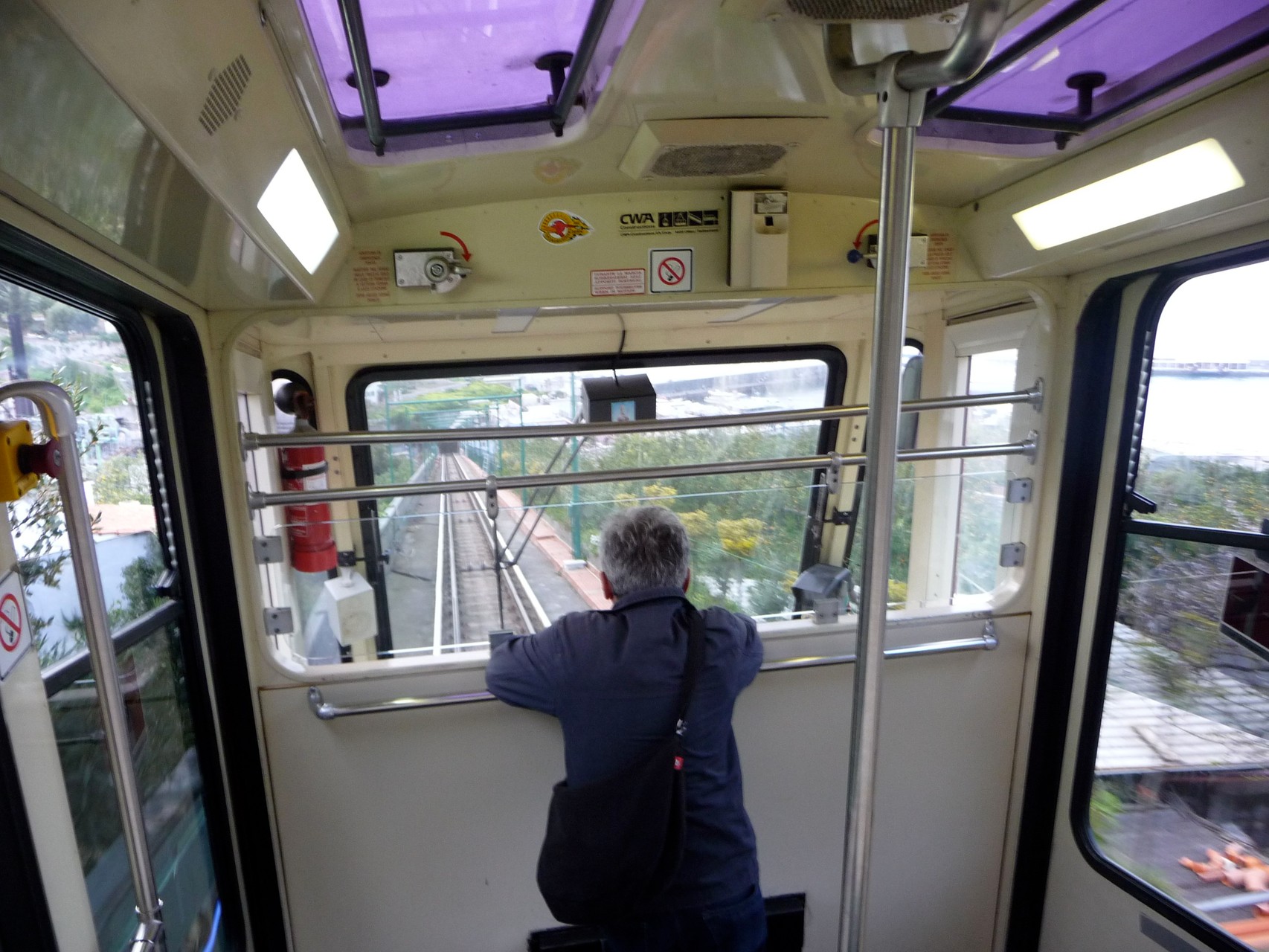 Mit der Bergseilbahn fährt man hoch nach Capristadt